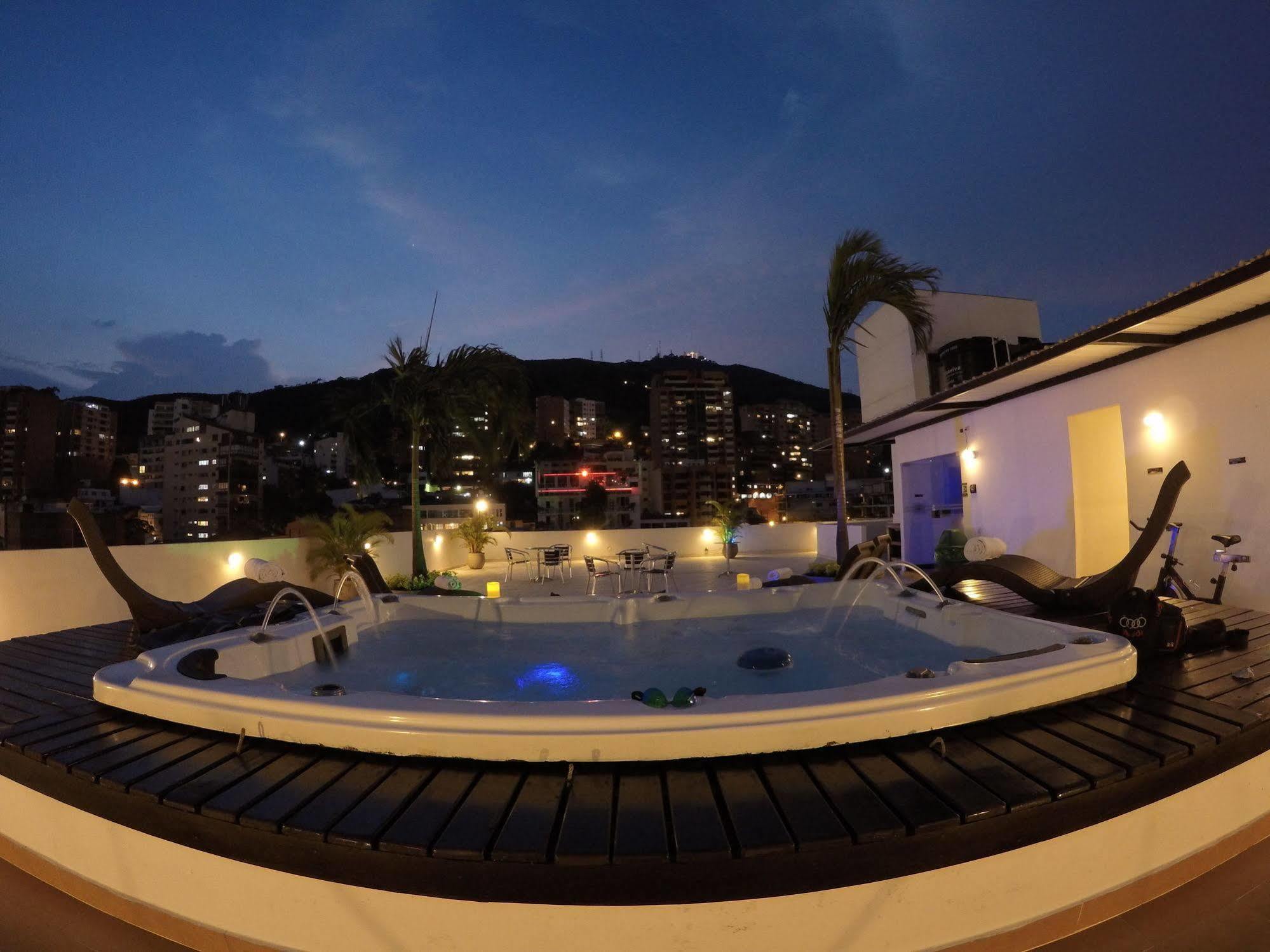 Aqua Granada Hotel Cali Buitenkant foto