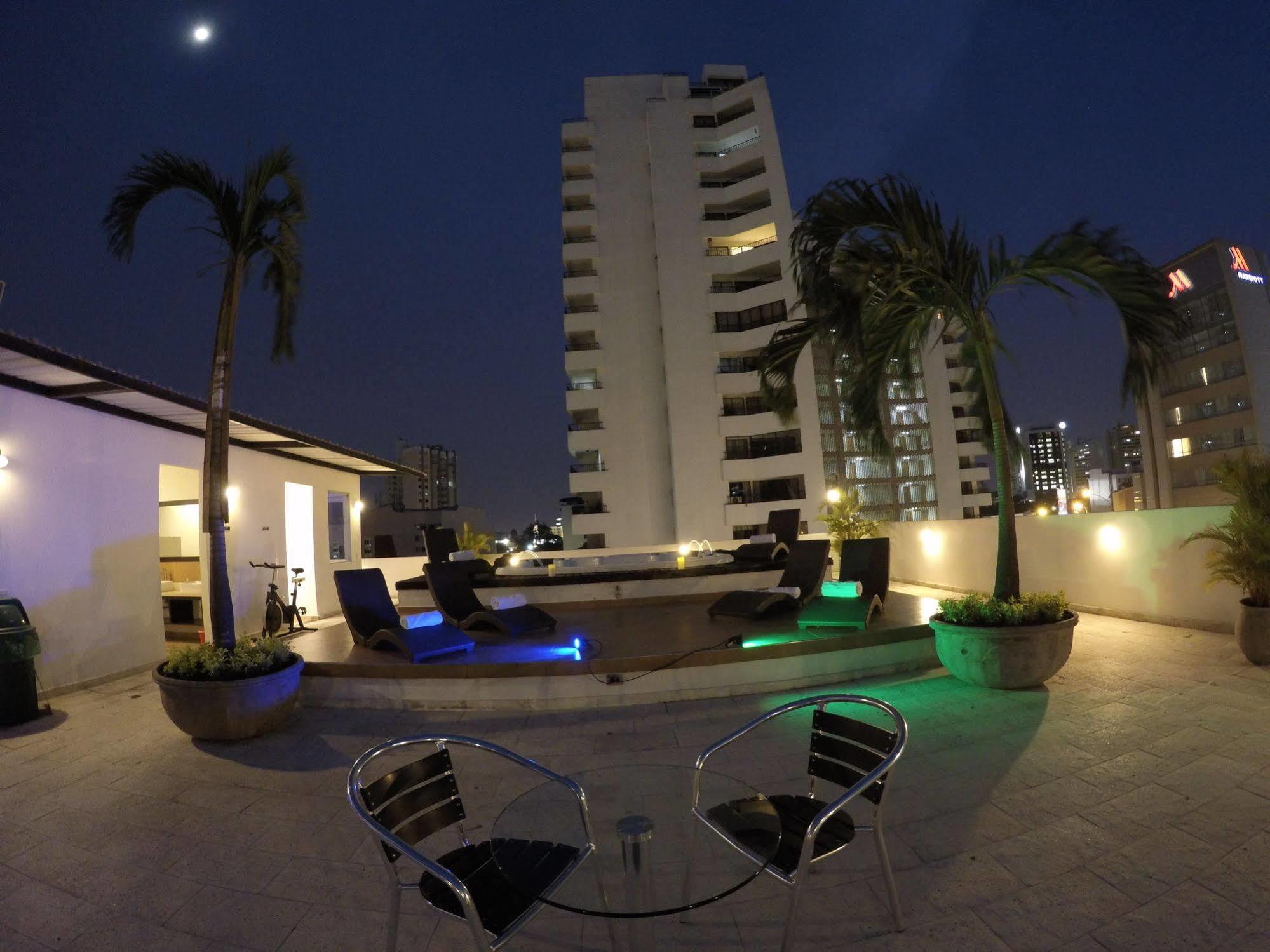 Aqua Granada Hotel Cali Buitenkant foto